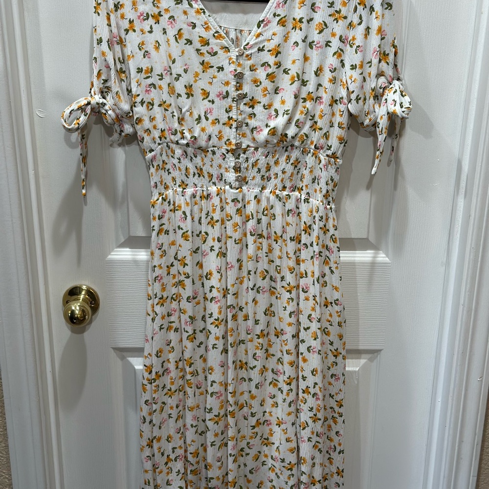 Reborn J White Floral Midi Dress